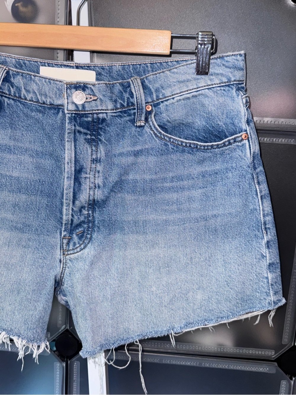 MOTHER The Skipper Short n’ Long Fray Leap At The Chance Denim Shorts Size 32 - Picture 3 of 10